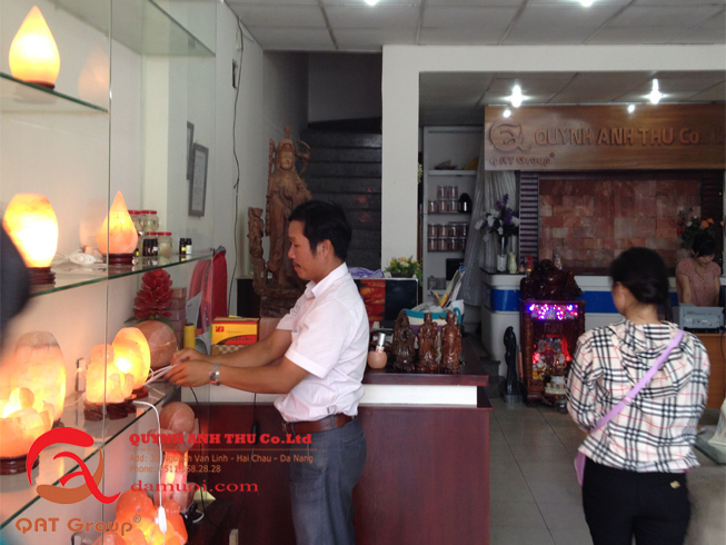 Showroom đá muối và hình ảnh hậu trường buổi ghi hình